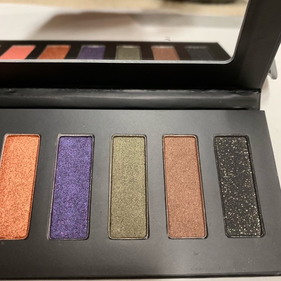 NIB eyeshadow - Picture 3 of 5